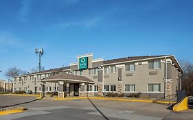 Quality Inn & Suites Des Moines Airport